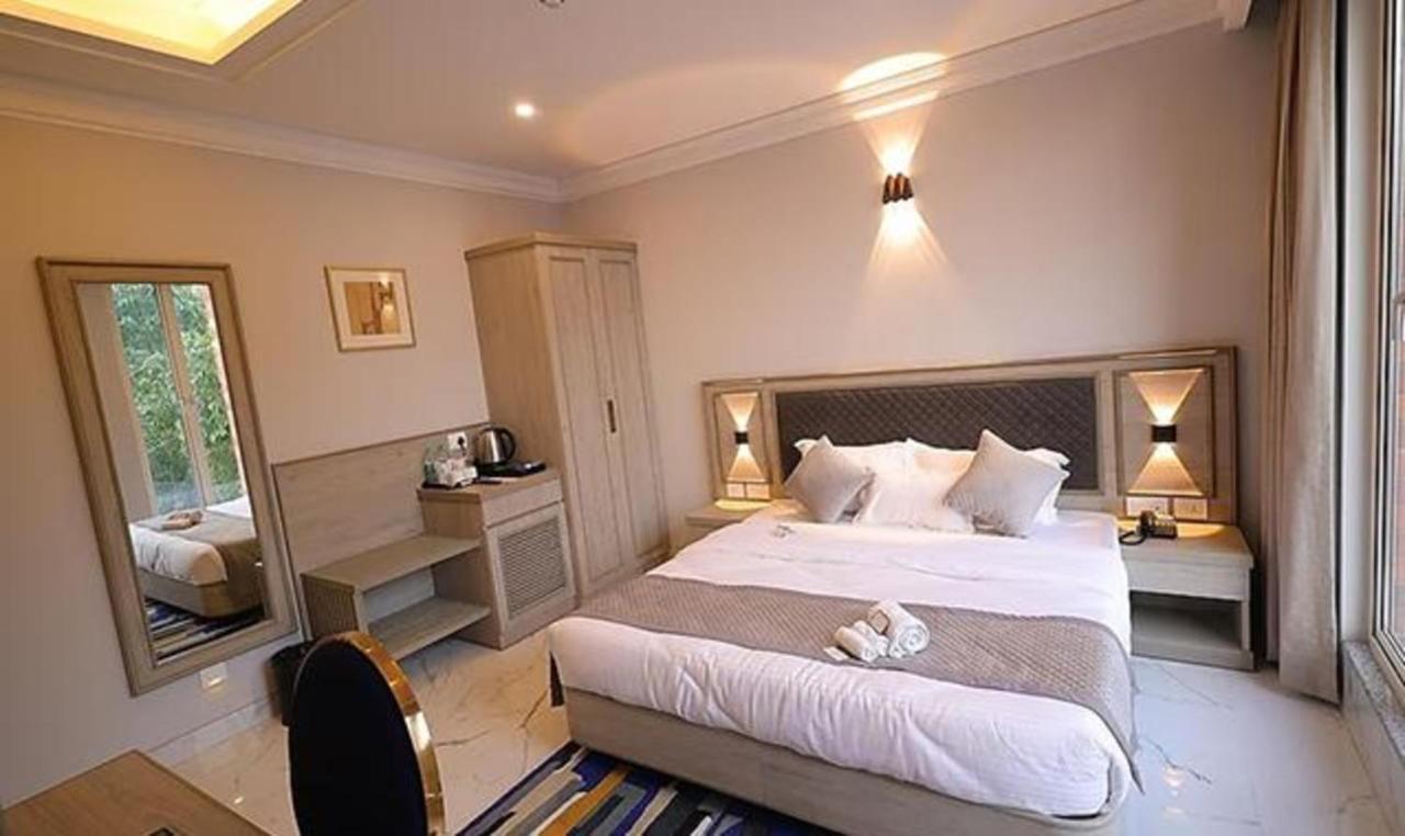 Fabhotel Prime Hampton By Ic'S Noida Extérieur photo