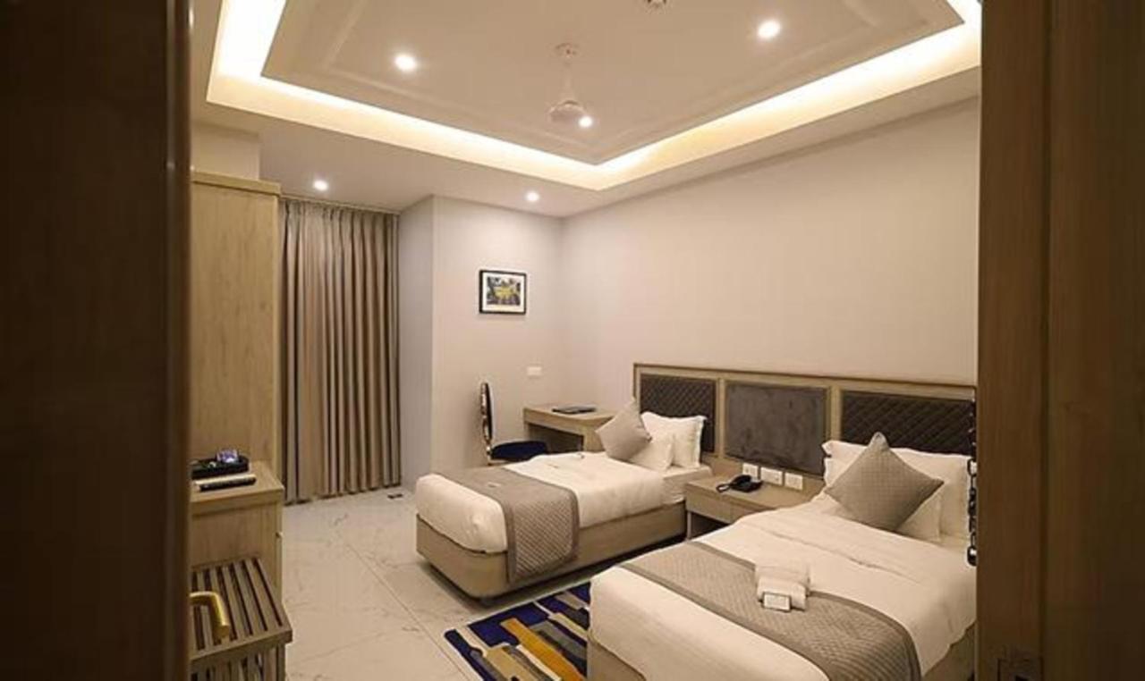 Fabhotel Prime Hampton By Ic'S Noida Extérieur photo